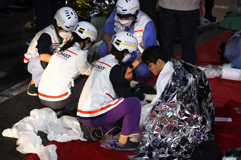 Rescue team and firefighters work at the scene where dozens of people were injured in a stampede during a Halloween festival in Seoul, South Korea, October 29, 2022. REUTERS/Kim Hong-ji SOUTHKOREA-STAMPEDE/