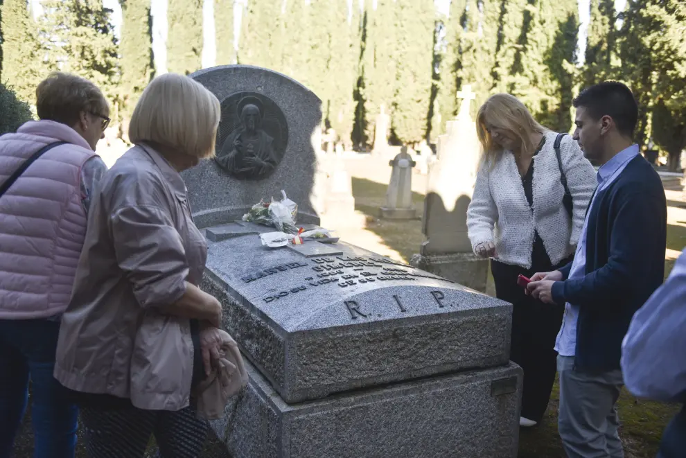 Fotos del Día de Todos los Santos en los cementerios de Huesca