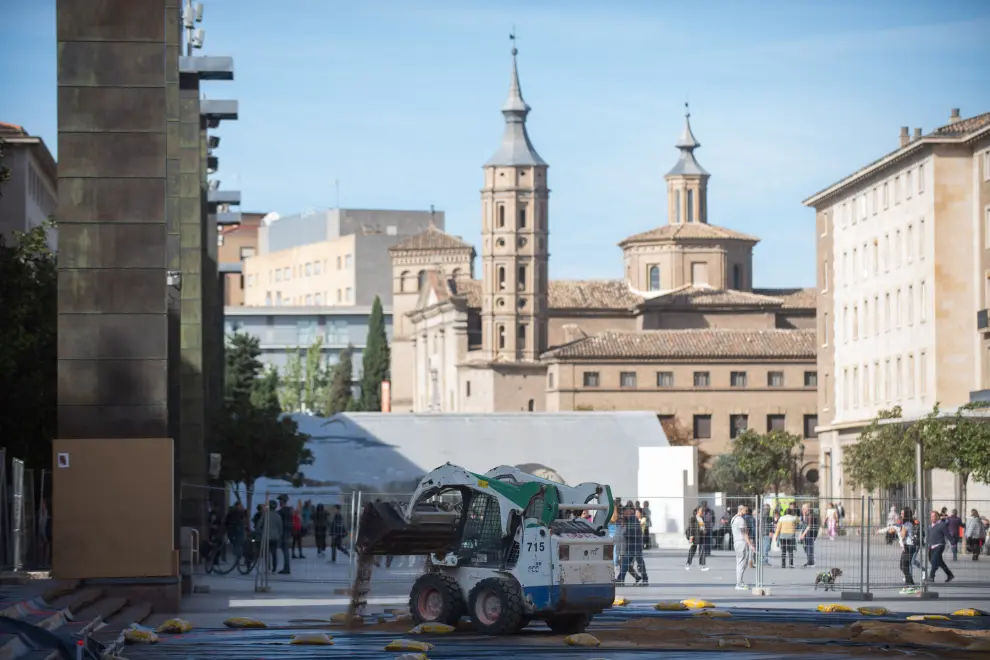 Comienzo del montaje del Belén de la Plaza del Pilar de Zaragoza