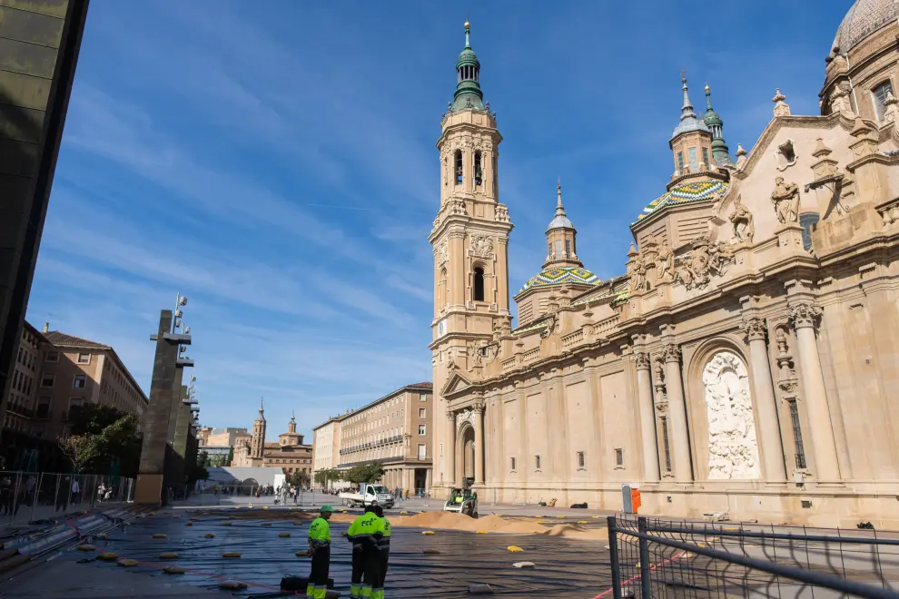 Comienzo del montaje del Belén de la Plaza del Pilar de Zaragoza