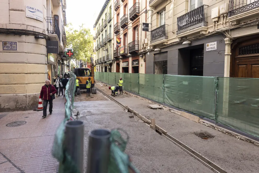 Abre al tráfico el primer tramo renovado de la calle de San Miguel.