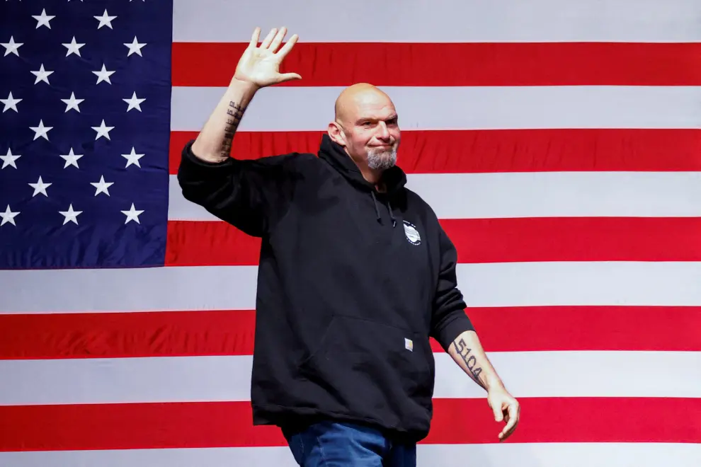 Pennsylvania Lieutenant Governor and U.S. Senate candidate John Fetterman points at his crowd of supporters after speaking during his 2022 U.S. midterm elections night party in Pittsburgh, Pennsylvania, U.S., November 9, 2022. REUTERS/Quinn Glabicki USA-ELECTION/PENNSYLVANIA-SENATE