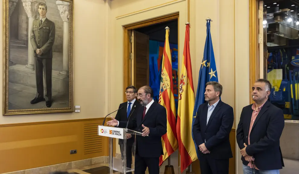Fotos de la presentación del acuerdo del presupuesto de 2023 y de reforma fiscal con Lambán en Zaragoza.
