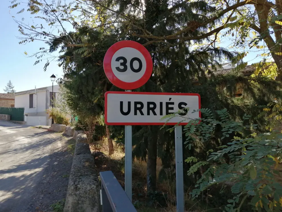Vecinos de Urriés e imágenes del pueblo.