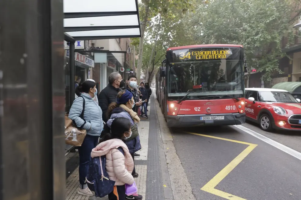 Los trabajadores del bus urbano retoman este lunes la huelga en Zaragoza.