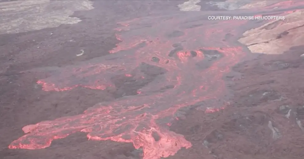 A view shows lava spewing from Hawaii's Mauna Loa volcano, Mauna Loa, Hawaii, U.S., November 28, 2022 in this screen grab taken from a handout video. Mick Kalber Tropical Visions Video/Handout via REUTERS   ATTENTION EDITORS- THIS IMAGE HAS BEEN SUPPLIED BY A THIRD PARTY MANDATORY CREDIT NO ACCESS HAWAII MEDIA MARKETS NO RESALES. NO ARCHIVES HAWAII-VOLCANO/