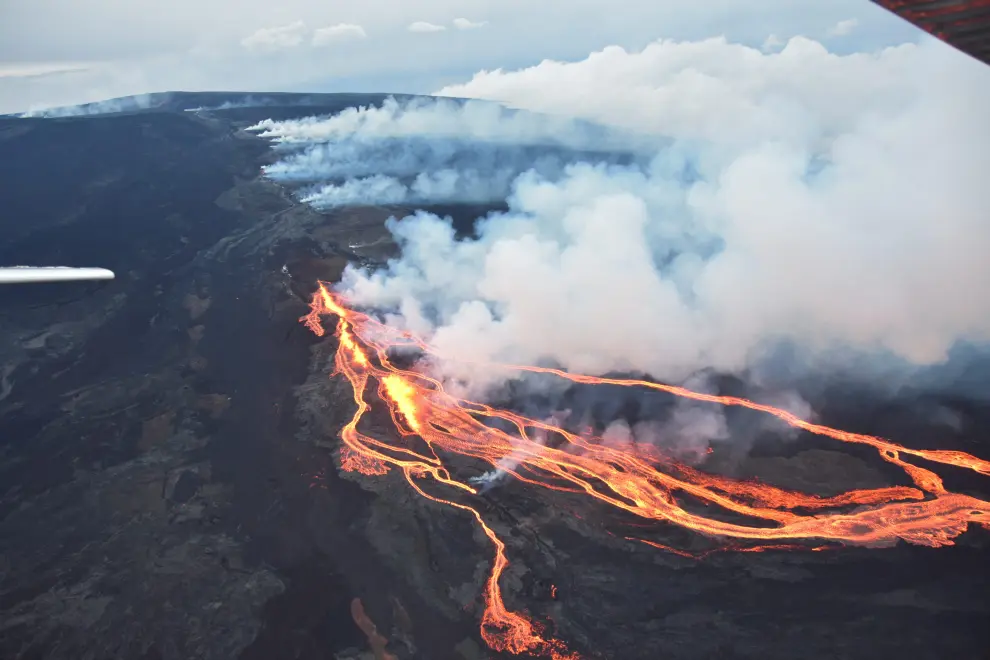 A view shows Hawaii's Mauna Loa volcano, Mauna Loa, Hawaii, U.S., November 28, 2022 in this screen grab taken from a handout video. Mick Kalber Tropical Visions Video/Handout via REUTERS   ATTENTION EDITORS- THIS IMAGE HAS BEEN SUPPLIED BY A THIRD PARTY MANDATORY CREDIT NO ACCESS HAWAII MEDIA MARKETS NO RESALES. NO ARCHIVES HAWAII-VOLCANO/