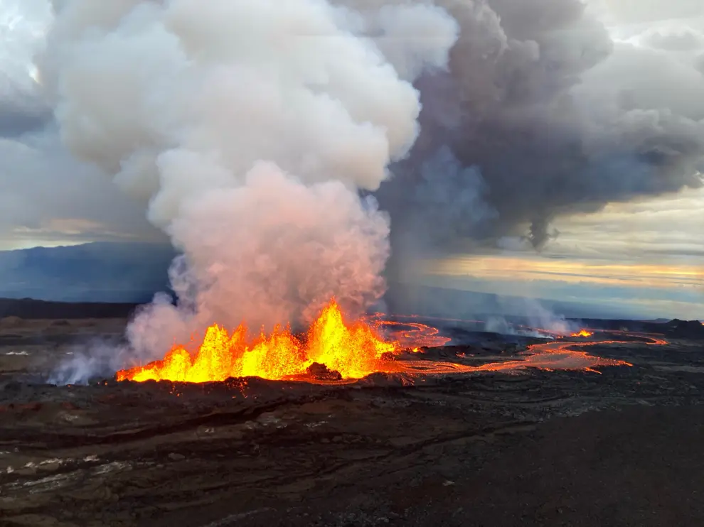 Aerial photo captured during an overflight of the Northeast Rift Zone eruption of Mauna Loa volcano in Hawaii, U.S. November 28, 2022.  USGS/Civil Air Patrol/Handout via REUTERS  THIS IMAGE HAS BEEN SUPPLIED BY A THIRD PARTY.  NO RESALES. NO ARCHIVES HAWAII-VOLCANO/