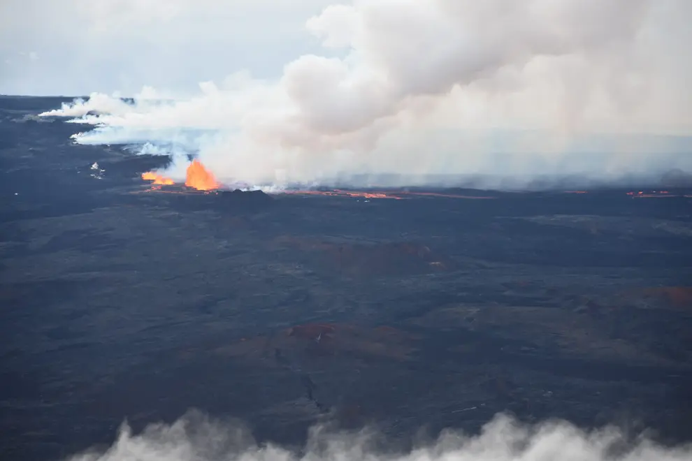 Fotos de la espectacular erupción del Mauna Loa de Hawái, el volcán más grande del mundo