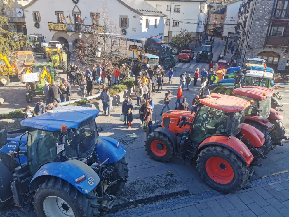 Tractorada en Biescas.