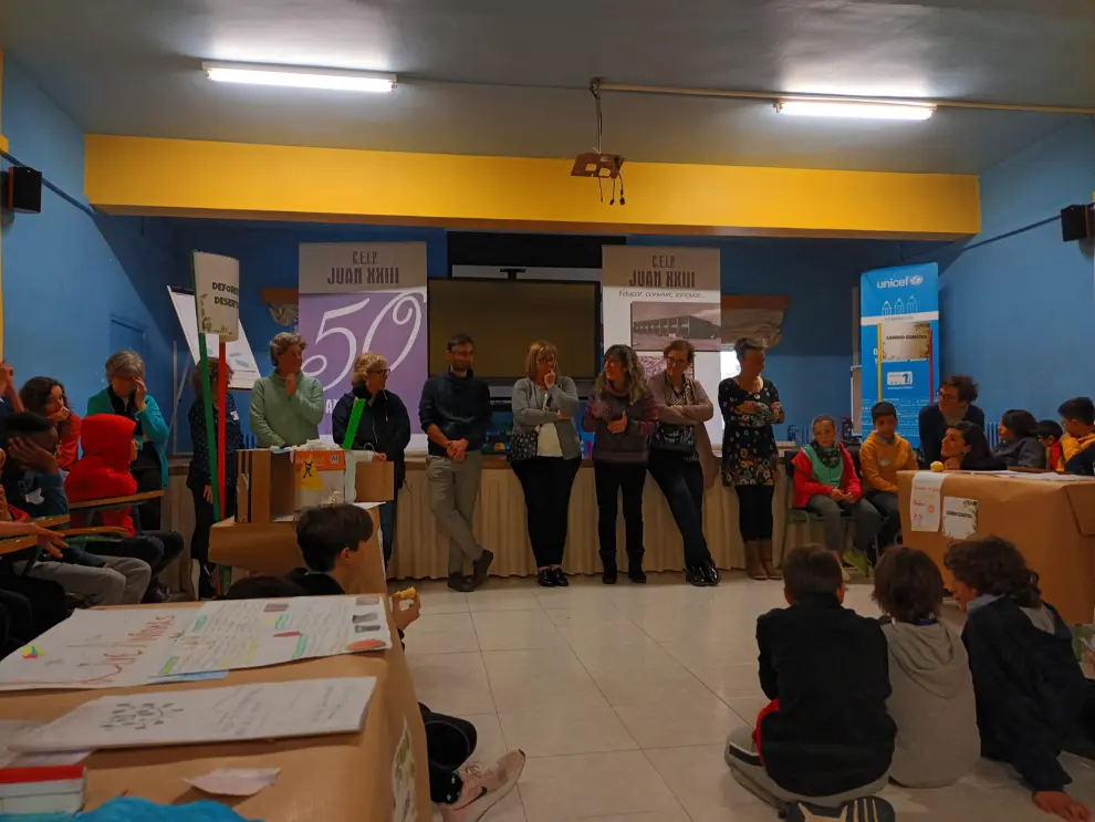 Los alumnos y alumnas del colegio público Juan XXIII de Huesca han organizado una mini cumbre del clima.