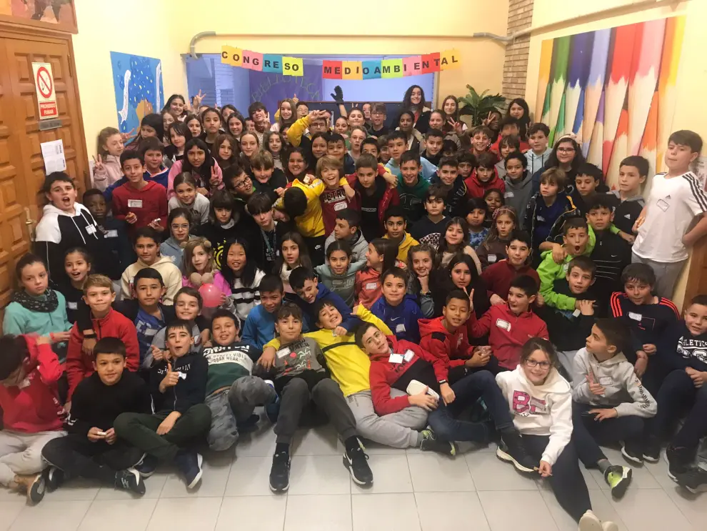 Los alumnos y alumnas del colegio público Juan XXIII de Huesca han organizado una mini cumbre del clima.