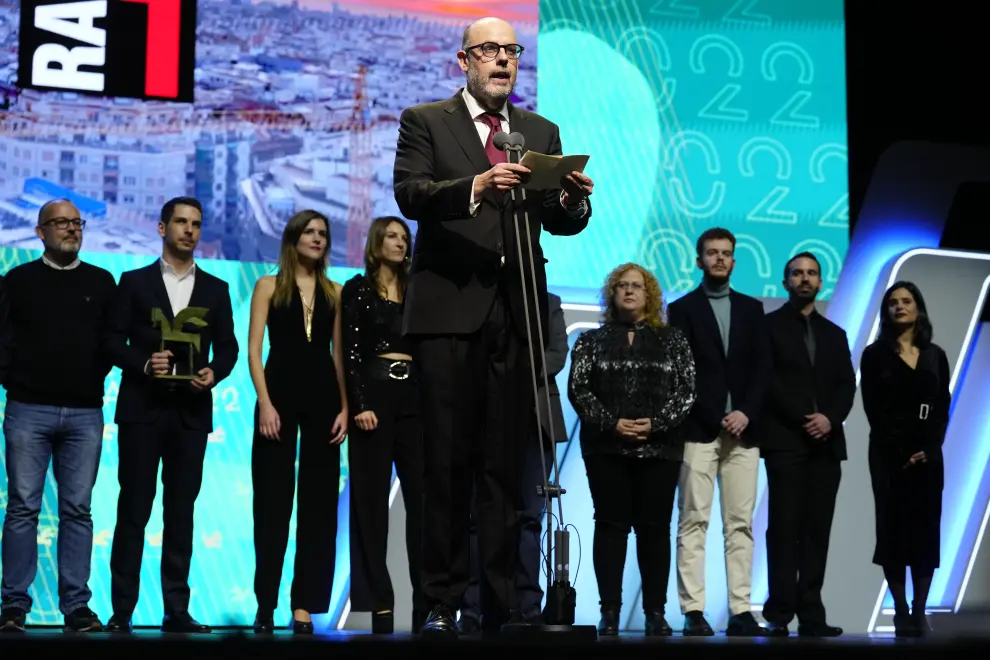 El director del programa "El Mon a Rac1", Jordi Basté, tras recibir el "Premio Ondas Nacional de Radio" durante la gala de entrega de los Premios Ondas 2022