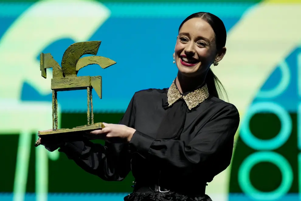 La actriz zaragozana Elena Rivera recoge el Premio Ondas a mejor intérprete femenina en ficción
