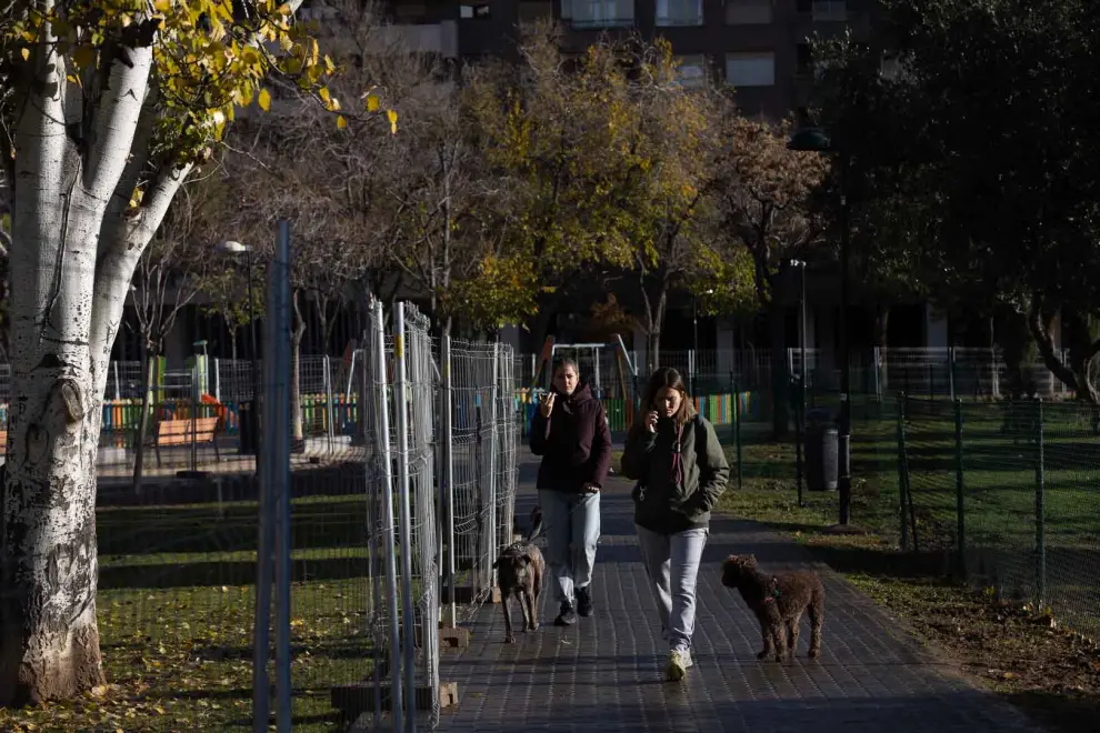 Natalia Chueca visita las obras de mejora del Parque Miraflores de Zaragoza.