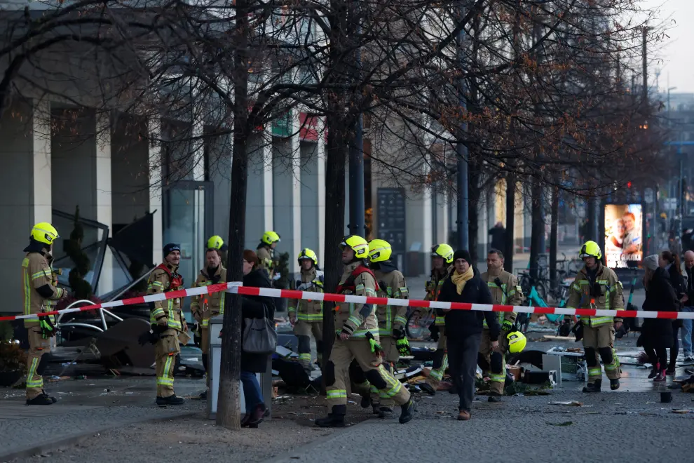 A view of debris on the street outside a hotel after a burst and leak of the AquaDom aquarium in central Berlin near Alexanderplatz, in Berlin, Germany, December 16, 2022. REUTERS/Michele Tantussi GERMANY-ACCIDENT/AQUARIUM