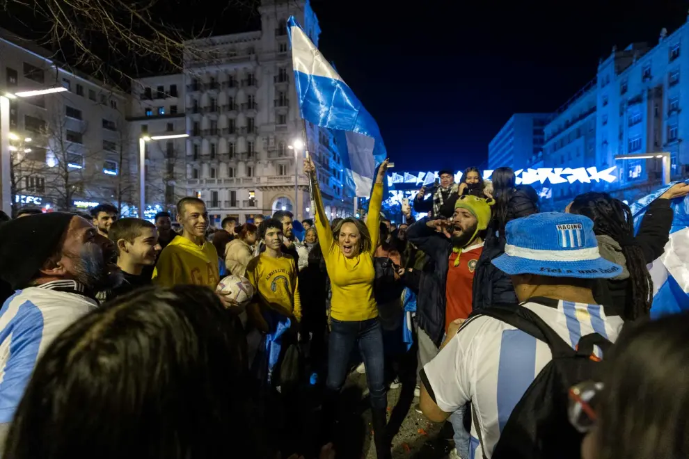 Celebración de la afición argentina en Zaragoza