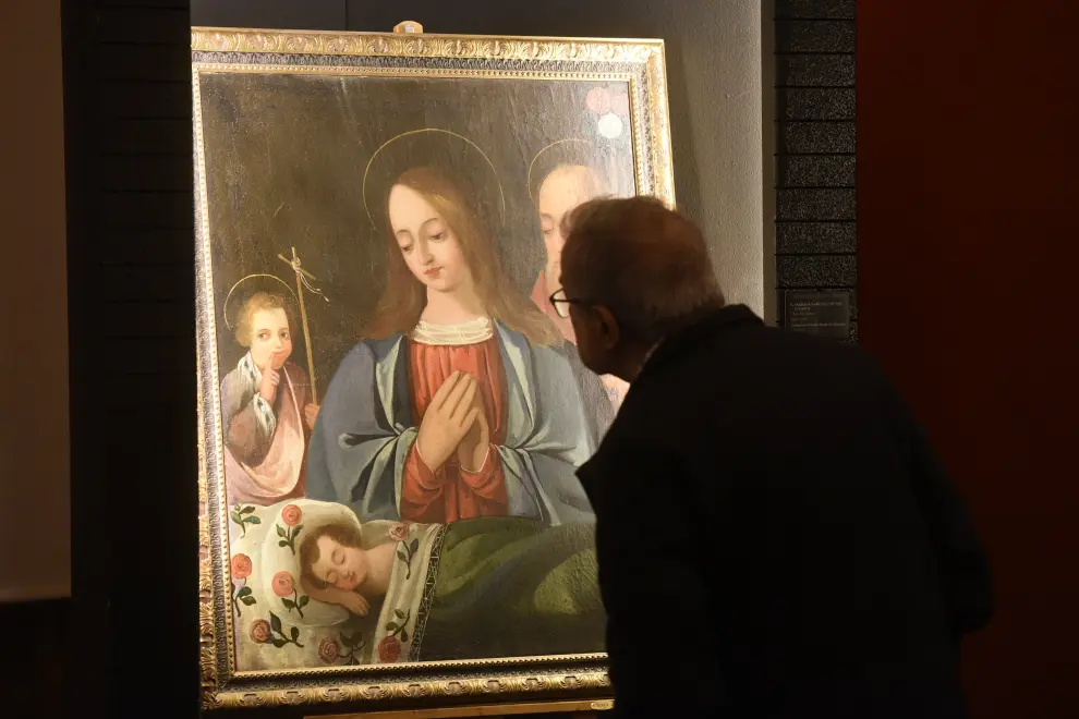Fotos de la exposición dedicada al Niño Jesús en el Salón del Tanto Monta de Huesca.
