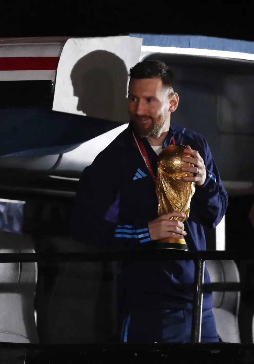 Soccer Football - Argentina team arrives to Buenos Aires after winning the World Cup  - Buenos Aires, Argentina - December 20, 2022 Argentina's Lionel Messi with the trophy during the team's arrival at Ezeiza International Airport REUTERS/Agustin Marcarian SOCCER-WORLDCUP-ARG/