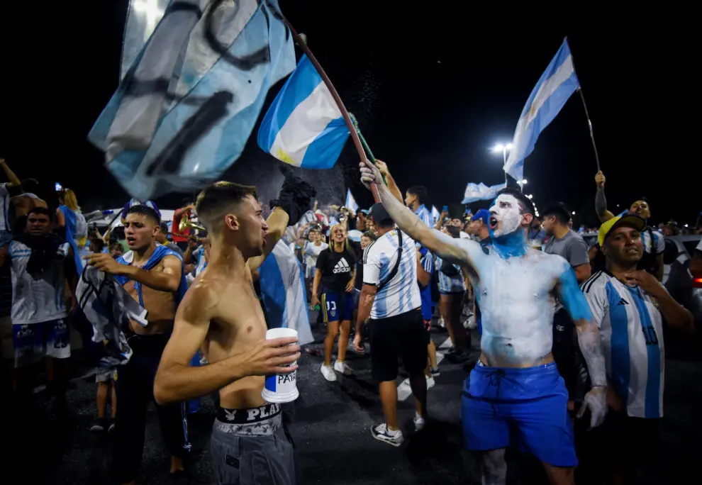 Soccer Football - Fans in Buenos Aires celebrate after winning the World Cup - Buenos Aires, Argentina - December 19, 2022 Fans gather outside of the Association of Argentinian Football Headquarters ahead of the team arrival REUTERS/Matias Baglietto SOCCER-WORLDCUP-ARG/