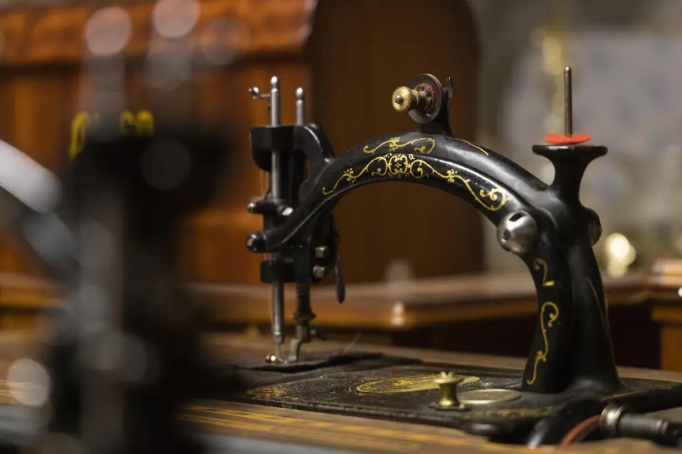 Algunas de las máquinas de coser de la colección de Miguel Ángel Lafuente.