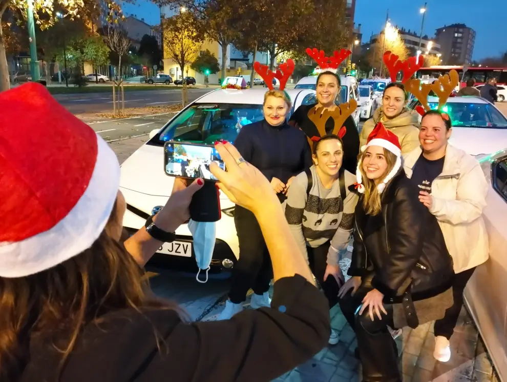 Participantes en la Caravana Verde de taxis en Zaragoza