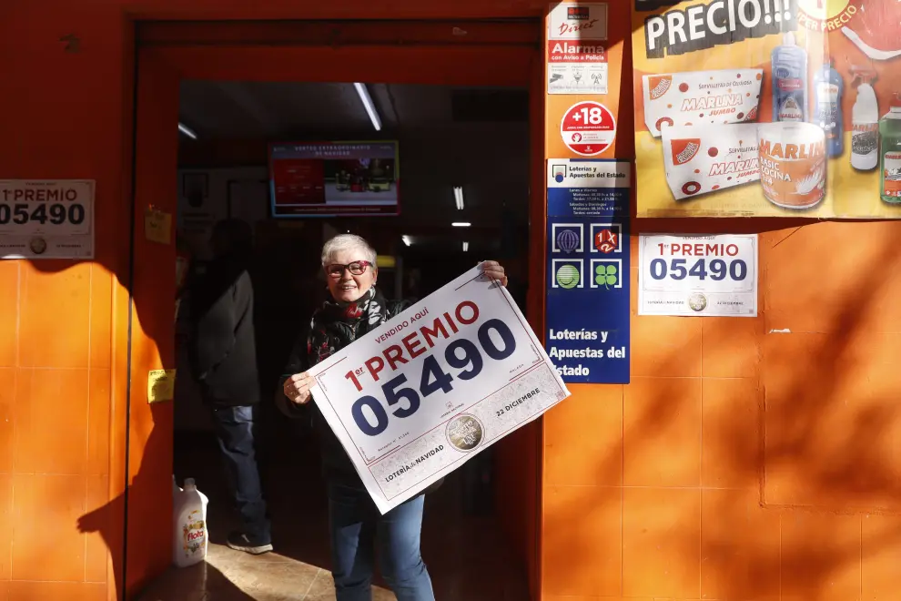 María Josefa Carrillo, dueña de la administración de Lotería número 51340 en la calle de Domingo de Orueta número 14 de Málaga capital, que ha vendido un décimo del Gordo