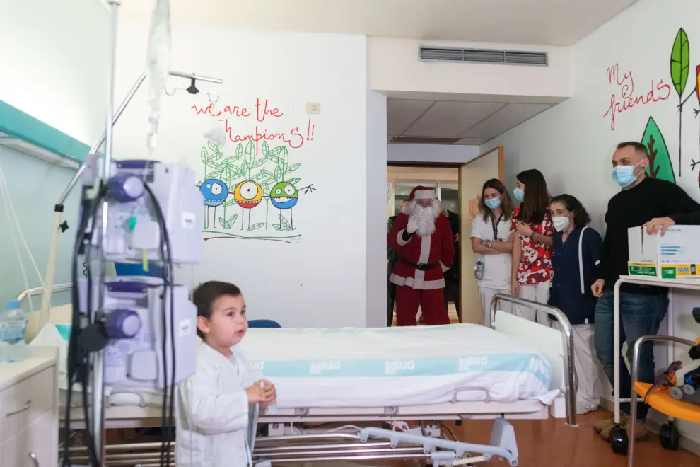 Visita de Papá Noel al Hospital Infantil Miguel Servet de Zaragoza