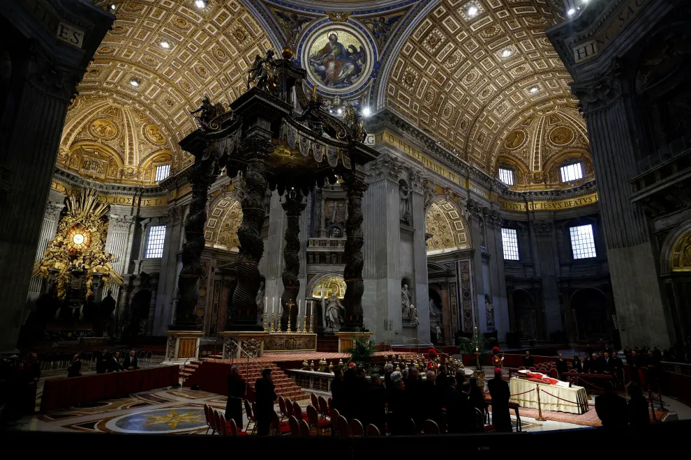 SENSITIVE MATERIAL. THIS IMAGE MAY OFFEND OR DISTURB    The body of former Pope Benedict lies in St. Peter's Basilica at the Vatican, January 2, 2023. REUTERS/Guglielmo Mangiapane POPE-BENEDICT/COFFIN