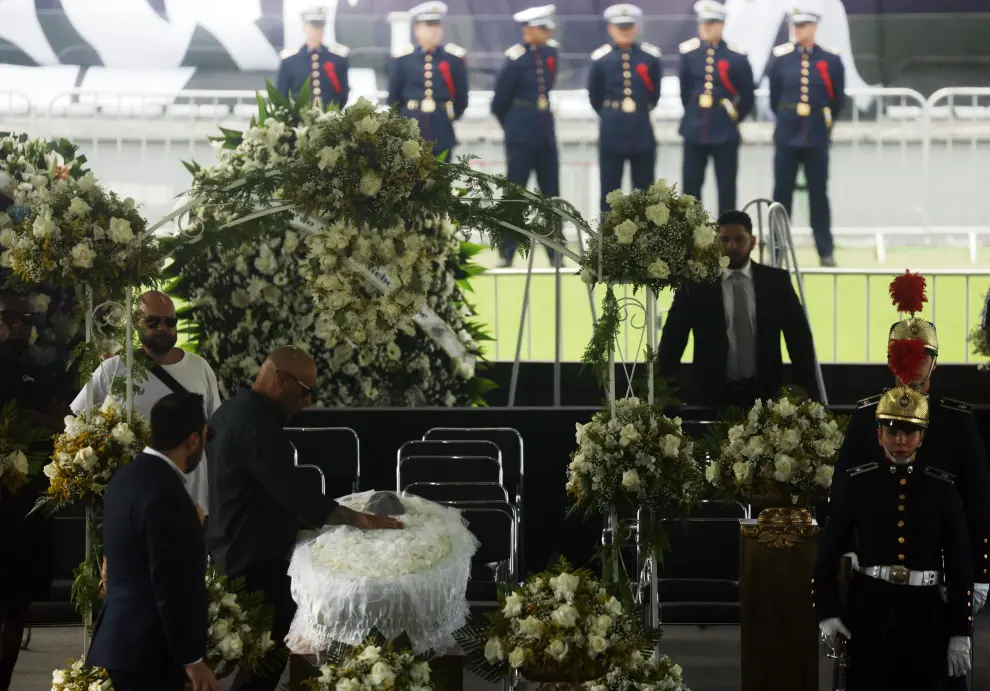 Los aficionados dan su último adiós a Pelé