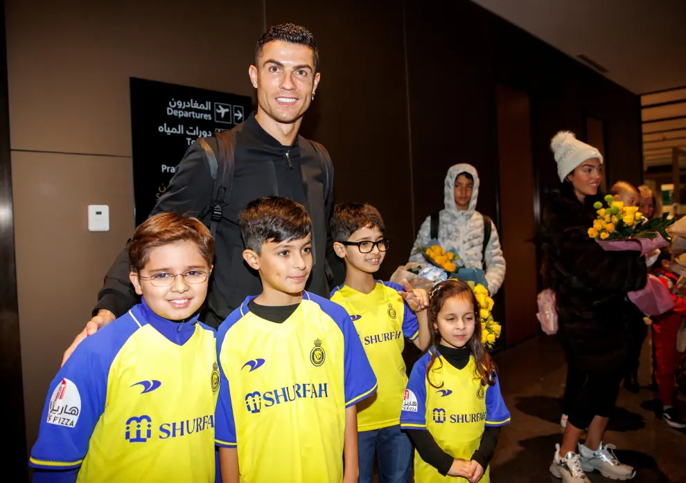 Soccer Football - Al Nassr's Cristiano Ronaldo arrives in Saudi Arabia - Riyadh, Saudi Arabia - January 2, 2023 Cristiano Ronaldo's name and number is put onto the back of an Al Nassr jersey in the Al Nassr club shop REUTERS/Ahmed Yosri SOCCER-SAUDI/RONALDO