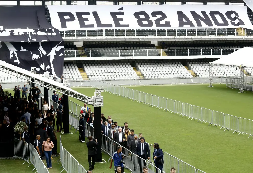 Ruidoso y multitudinario cortejo fúnebre de Pelé