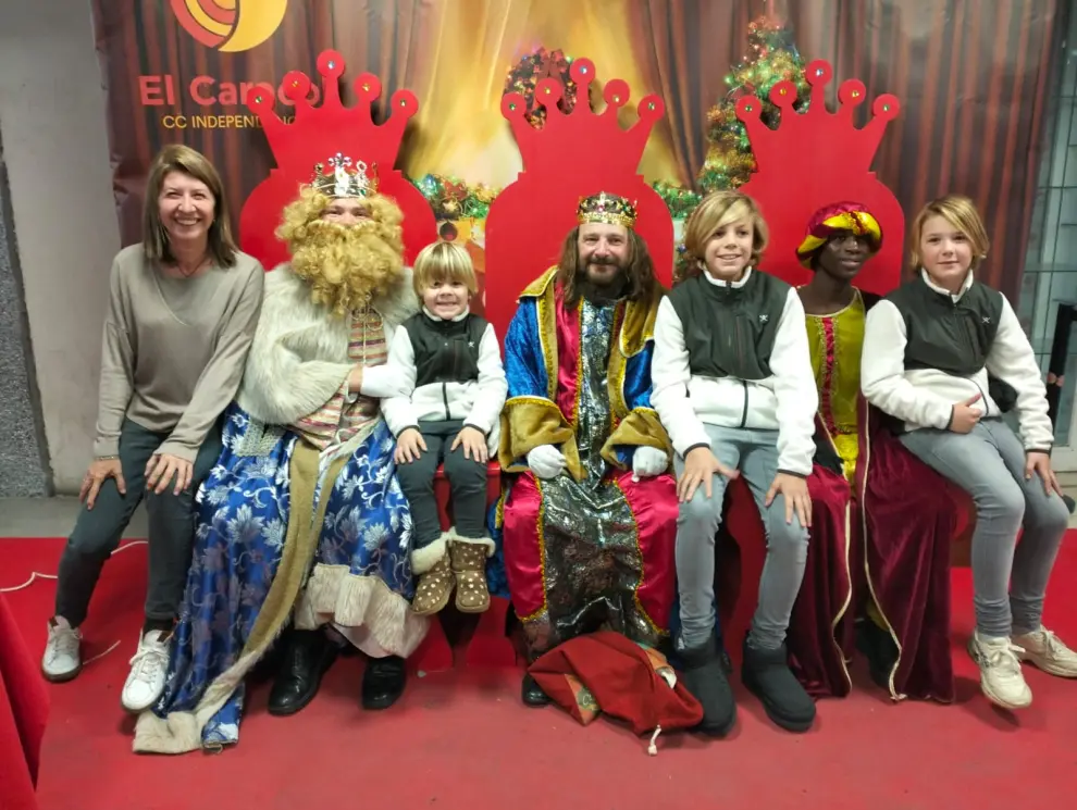 Los Reyes Magos llegan a Zaragoza cargados de regalos