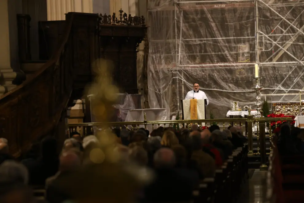 Unas 600 personas han despedido a Benedicto XVI en una misa funeral en la Basílica del Pilar, este jueves.