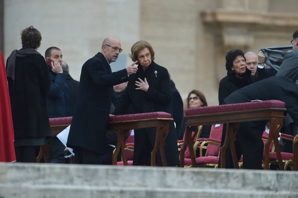 Vaticano, Roma, Italia: La Regina Sofia assiste ai funerali del Papa Emerito Benedetto XVI