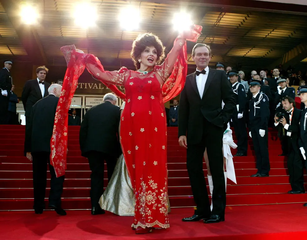 FILE PHOTO: Italian actress Gina Lollobrigida (C) waves to the crowd during red-carpet arrivals with French Cult..