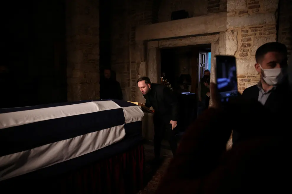 A woman pays her respects to former King of Greece Constantine II at Saint Eleftherios chapel, where he lies at rest before the funeral service, in Athens, Greece, January 16, 2023. REUTERS/Alkis Konstantinidis GREECE-ROYALS/KING-FUNERAL