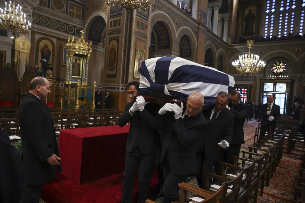 Llegada de las familias reales al funeral de Constantino de Grecia.