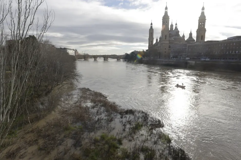 Aumento del caudal del Ebro en Zaragoza