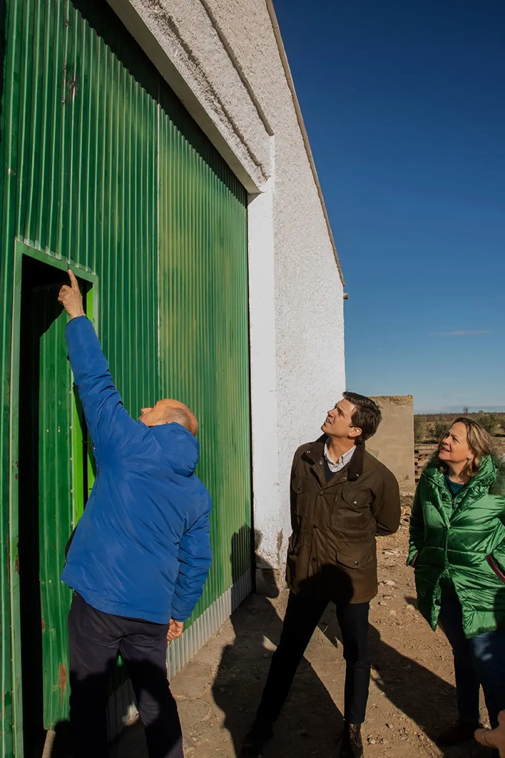 Ramón Celma, acompañado de ediles de la comarca, visita a agricultores afectados por robos en Valdejalón