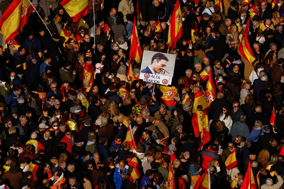 People protest against the government of Spanish Prime Minister Pedro Sanchez at Cibeles Square in Madrid, Spain, January 21, 2023. REUTERS/Susana Vera SPAIN-POLITICS/PROTEST