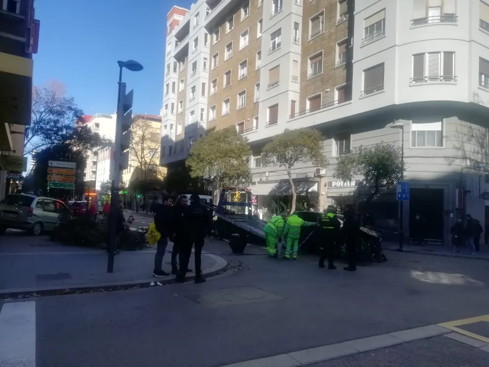 Accidente de tráfico en la calle de Tomás Bretón de Zaragoza.