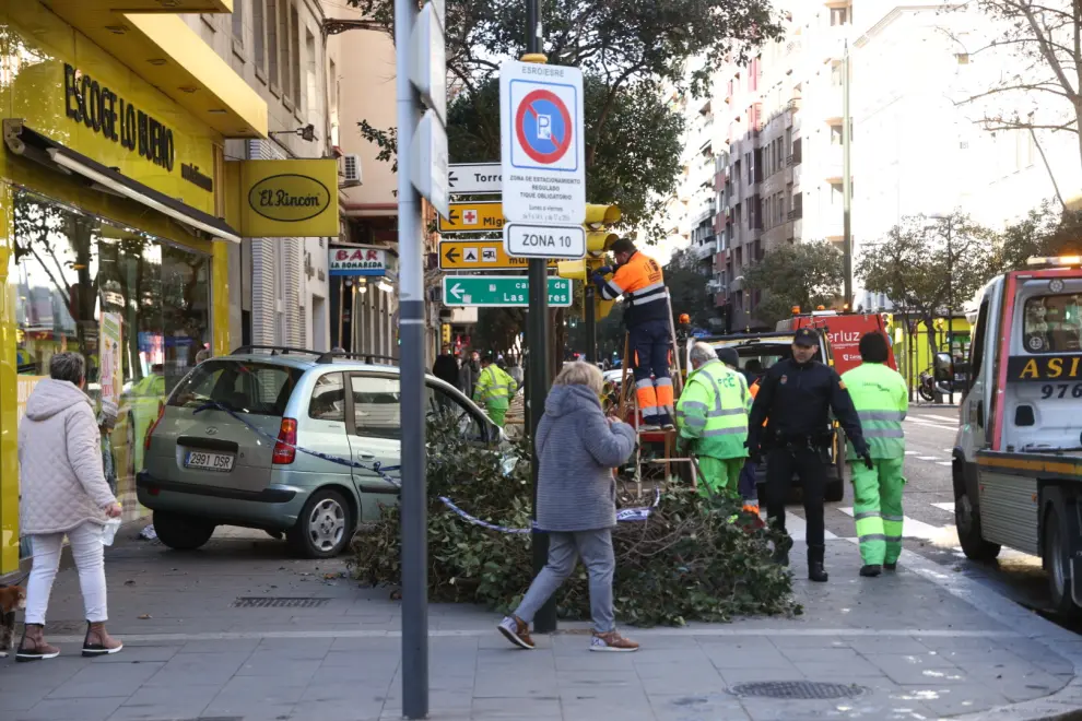 Accidente de tráfico en la calle de Tomás Bretón de Zaragoza.