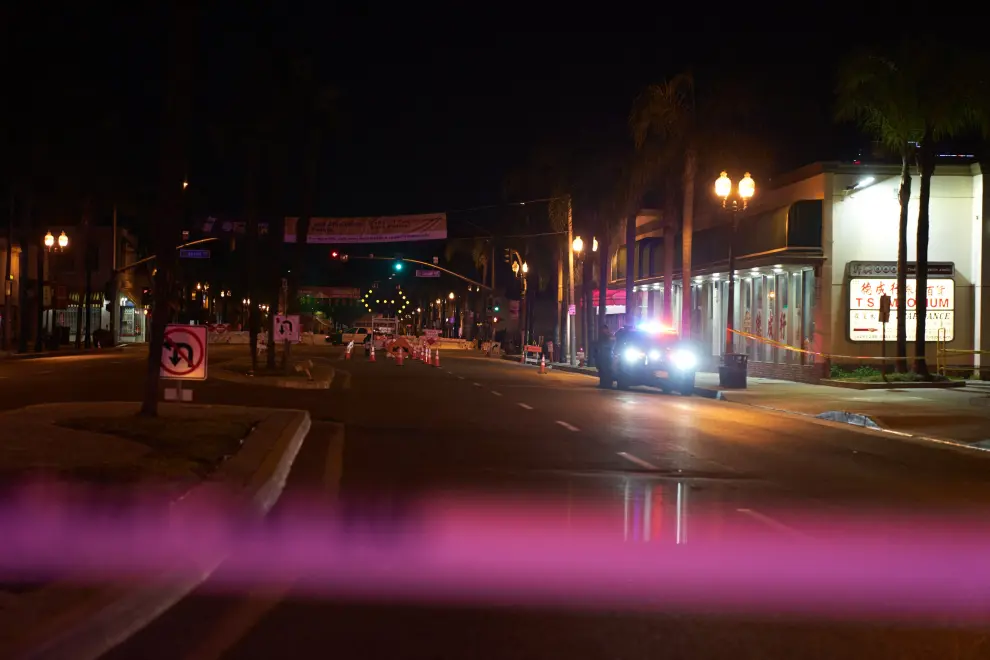 La policía responde a un tiroteo con múltiples víctimas en el área de Monterey Park de los Ángeles,