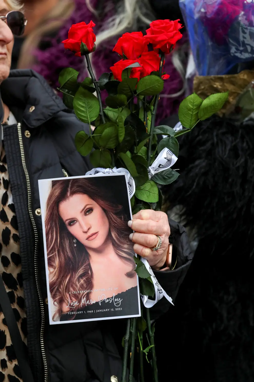 Music fans attend a public memorial for singer Lisa Marie Presley, the only daughter of the "King of Rock 'n' Roll," Elvis Presley, at Graceland Mansion in Memphis, Tennessee, U.S. January 22, 2023.  REUTERS/Nikki Boertman PEOPLE-LISA MARIE PRESLEY/