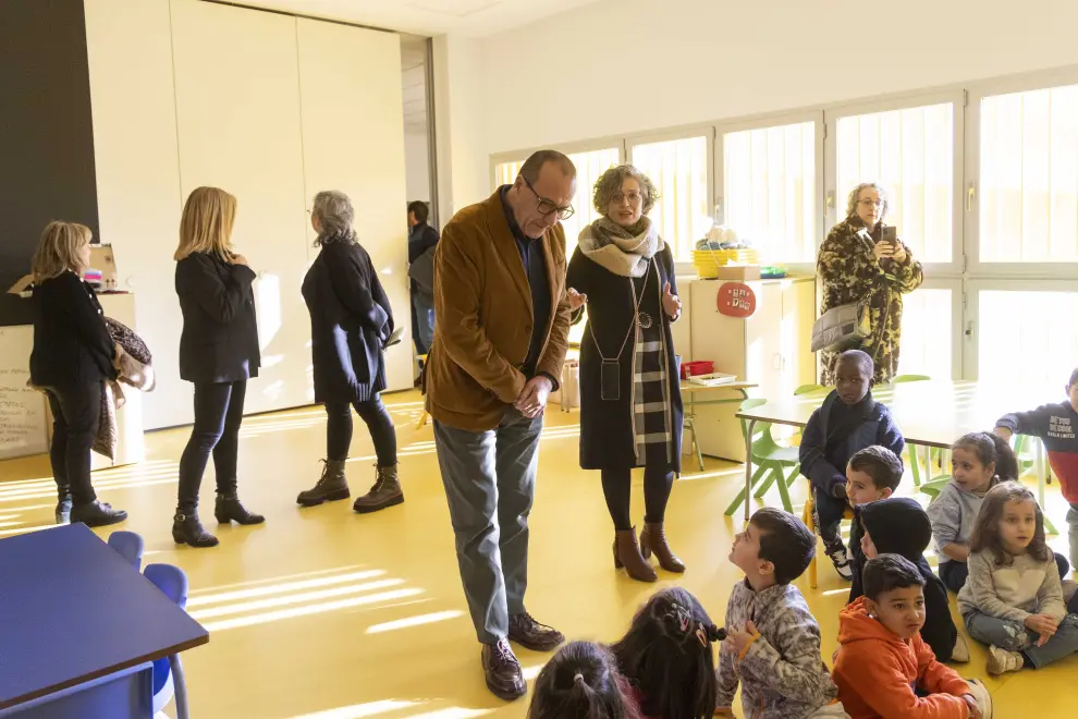 El consejero de Educación, Felipe Faci, asistió este lunes a la nueva escuela, en la que el Departamento ha invertido 5 millones de euros.