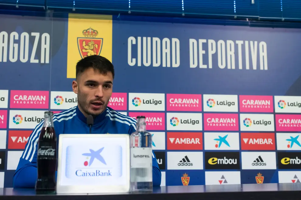 Foto de la rueda de prensa de Lluís López, jugador del Real Zaragoza, en la Ciudad Deportiva
