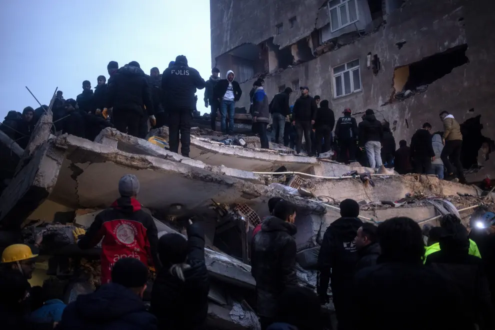 Diyarbakir, Turquía, en labores de rescate tras el terremoto.