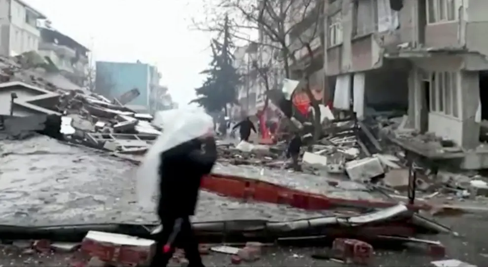 Labores de rescate tras el terremoto en Adiyaman, Turquía.