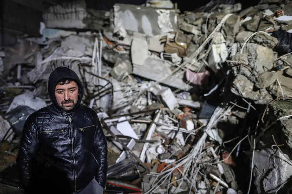 Rescates contra reloj tras los terremotos en Turquía